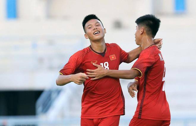 VIDEO: Cầu thủ Việt Nam solo đẳng cấp ghi bàn vào lưới U15 Malaysia