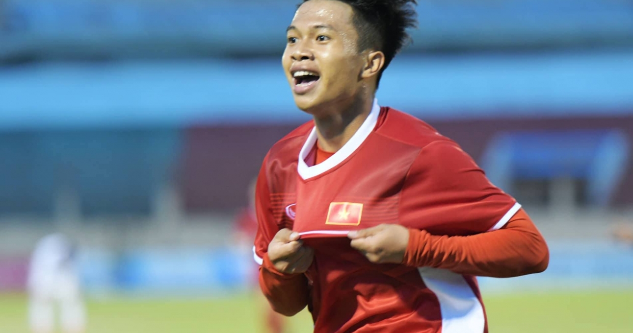 HLV U18 Việt Nam bảo vệ 'Tiểu Công Phượng' sau trận thắng Malaysia