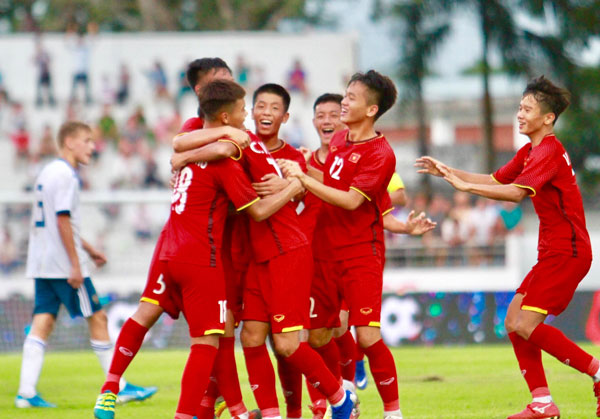 Sao trẻ SLNA tỏa sáng, U15 Việt Nam đánh bại đối thủ Châu Âu