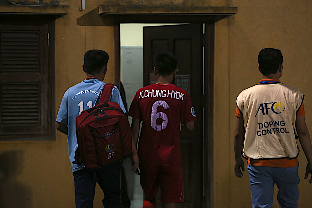 Cầm hoà Hà Nội FC, 2 cầu thủ Triều Tiên bị AFC đưa đi kiểm tra doping