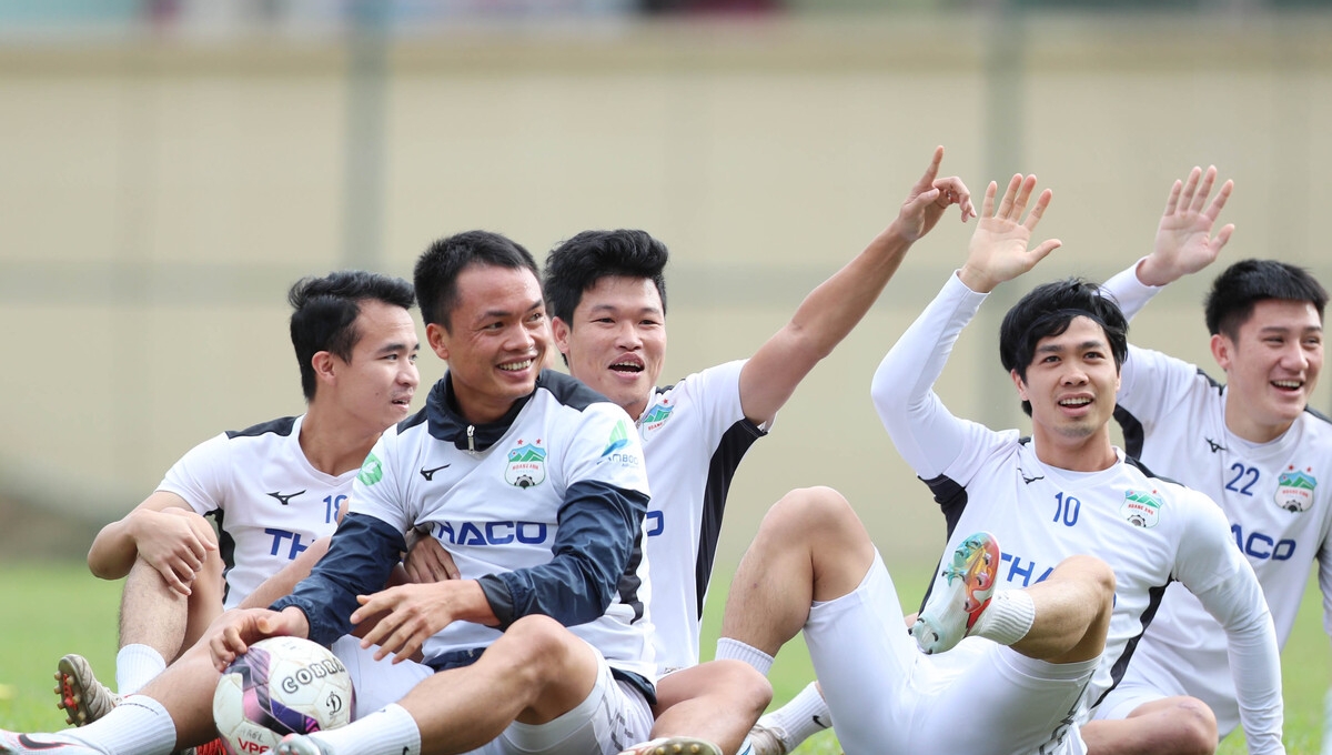 Vòng 2 V.League 2021: Bất ngờ của HAGL, Kiatisak và Lee Nguyễn?