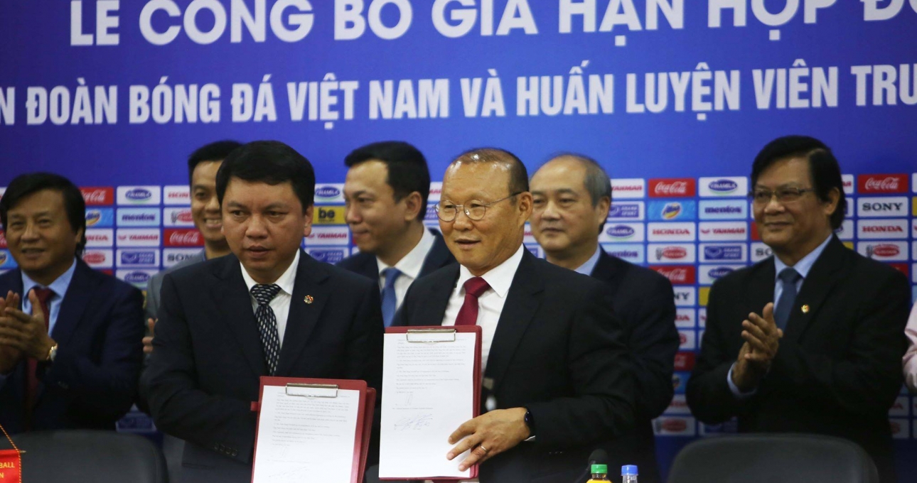 Park Hang-seo: I am proud to continue leading team Vietnam 