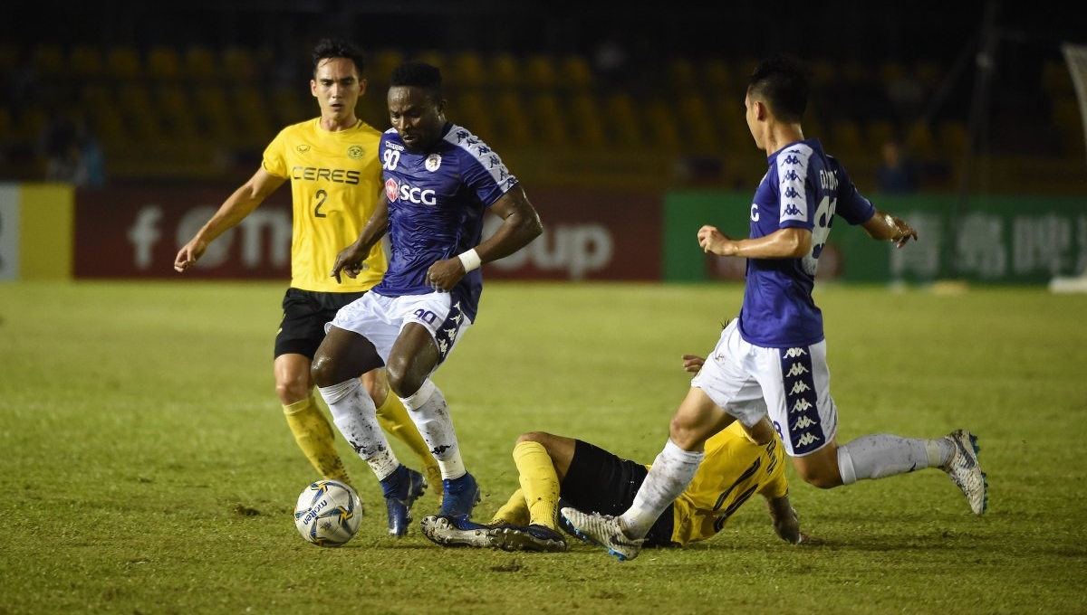 Văn Vũ và Omar lọt top 4 cầu thủ ấn tượng nhất bán kết AFC Cup 2019