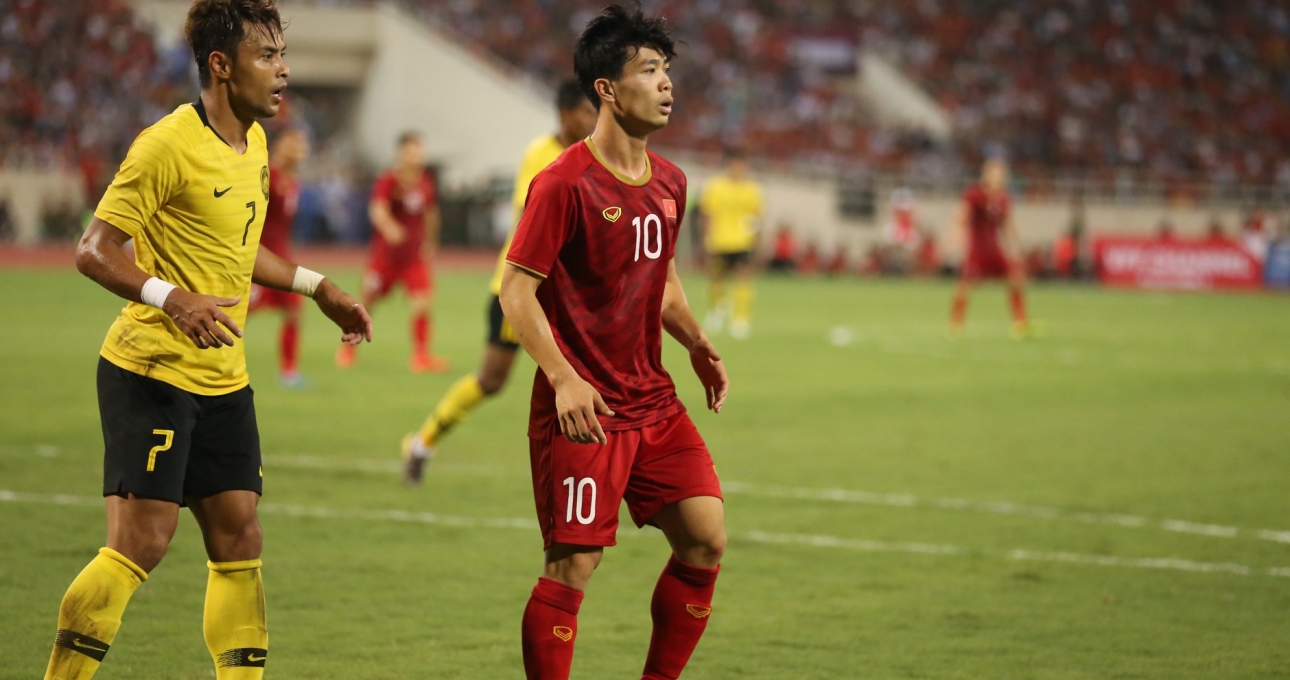 VIDEO: Công Phượng đi bóng trong vòng vây của 4 cầu thủ Malaysia