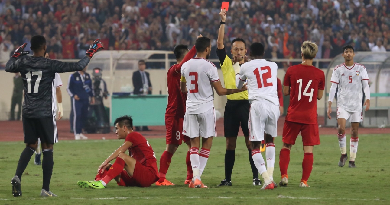 Cựu trọng tài FIFA: 'Thẻ đỏ cho cầu thủ UAE là chính xác'