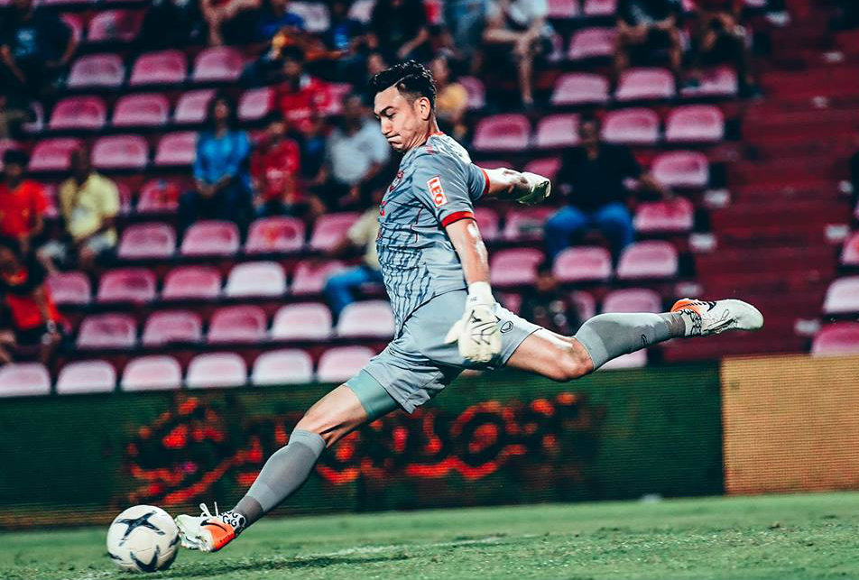 VIDEO: Văn Lâm bị thủng lưới 2 bàn ở trận mở màn của Muangthong Utd