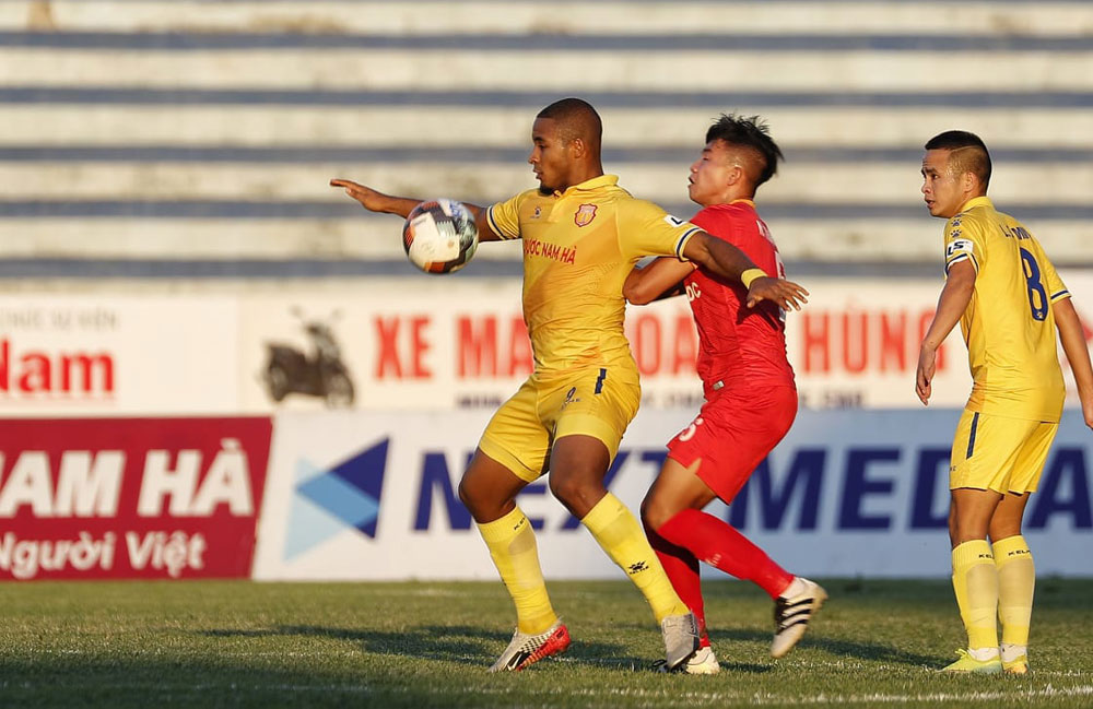Lãnh đạo CLB Nam Định: 'V-League dừng càng sớm càng tốt'