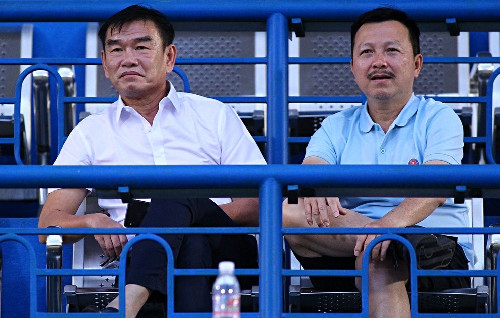 Cựu HLV ĐT Việt Nam bỏ về sau 15 phút xem học trò mới thi đấu