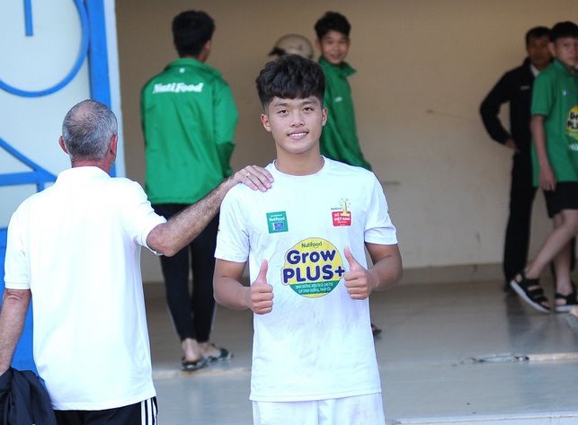 'Tiểu Văn Toàn' nhận lời khen đặc biệt từ HLV U19 Việt Nam