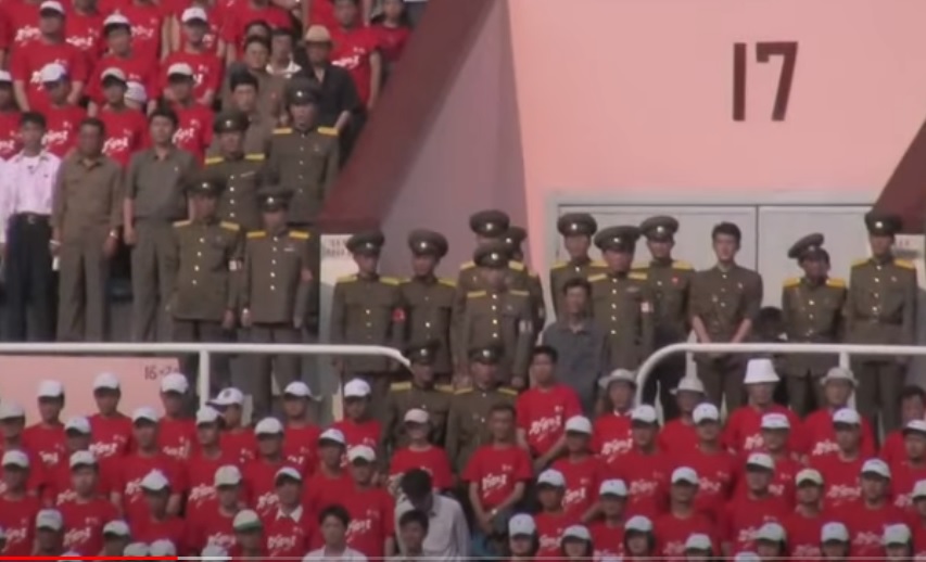 VIDEO: Hình ảnh hiếm hoi của các CĐV Triều Tiên đam mê bóng đá