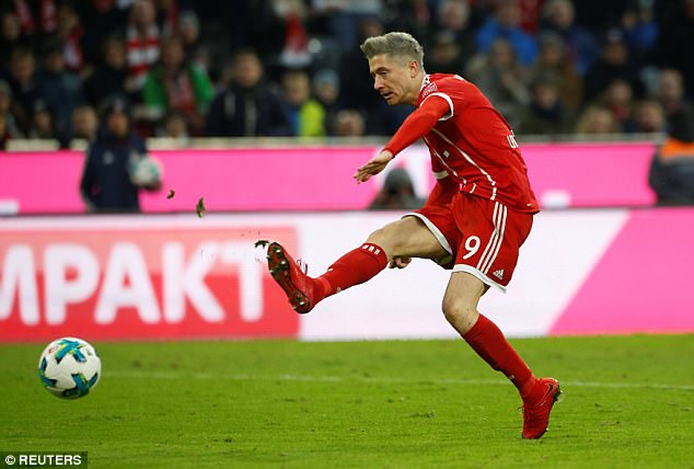 Highlights: Bayern Munich 3-0 Augsburg (Vòng 12-Bundesliga)