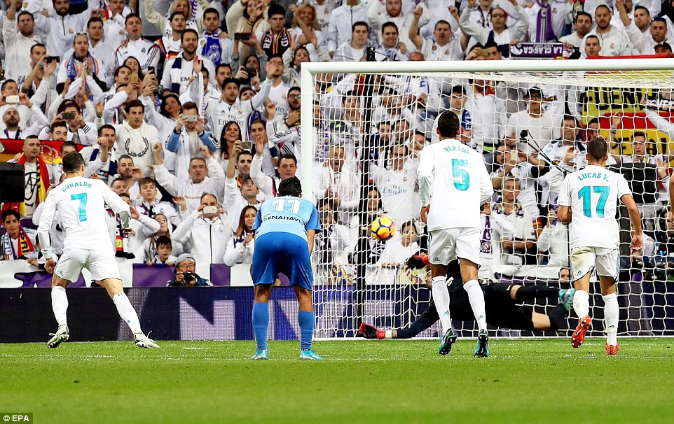 Highlights: Real Madrid 3-2 Malaga (Vòng 13 - La Liga)