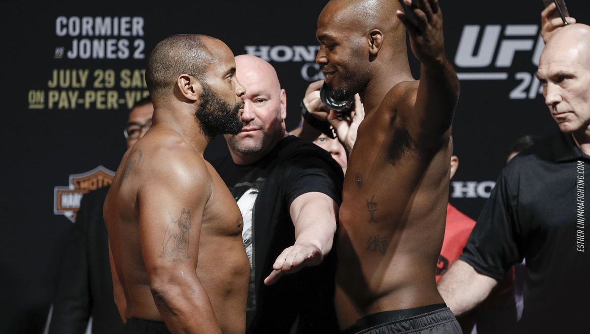 Jon Jones và Daniel Cormier khẩu chiến ác liệt khi nghi án chất cấm quay lại