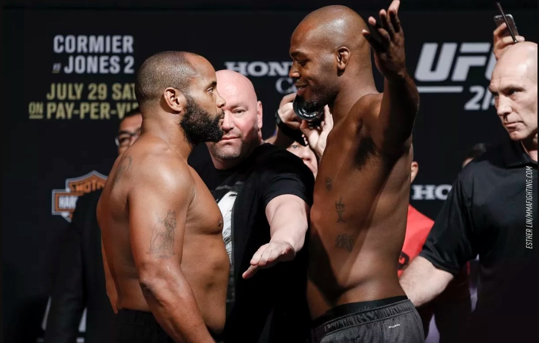 Jon Jones quay lại, Daniel Cormier có thể ở lại UFC thêm vài trận đấu?