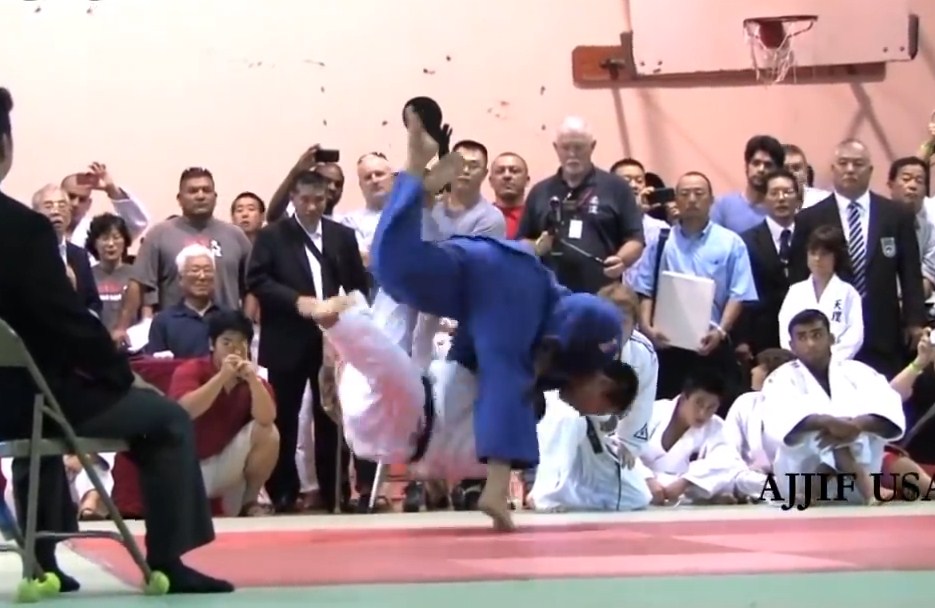 VIDEO Choáng ngợp với nhà vô địch Judo hạ liên tiếp 10 đai đen