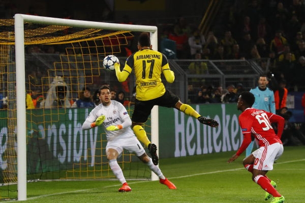 Dortmund hiên ngang vào tứ kết Champions League