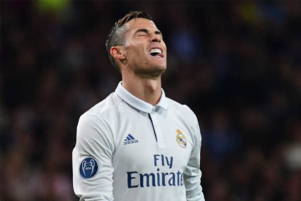 Ronaldo bị gạch tên khỏi ĐH của Real ở trận gặp Deportivo