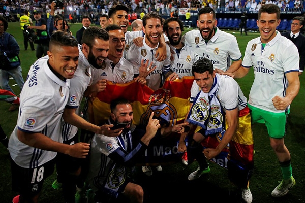 Chùm ảnh: Real Madrid ăn mừng chức vô địch La Liga 2016/17