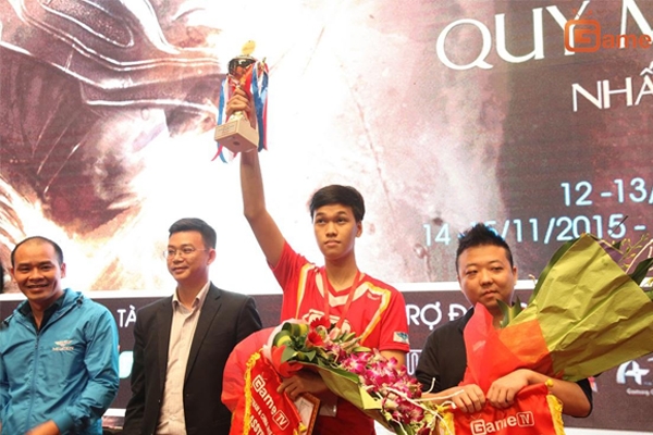 Chim Sẻ có thể giành mấy chức vô địch giải AOE Việt Trung?