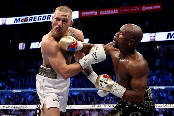 Mayweather hạ knock-out McGregor sau 10 hiệp