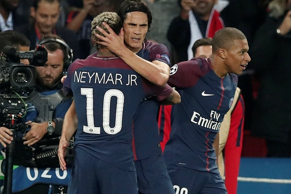 Song sát Neymar-Cavani giúp PSG vùi dập Bayern Munich