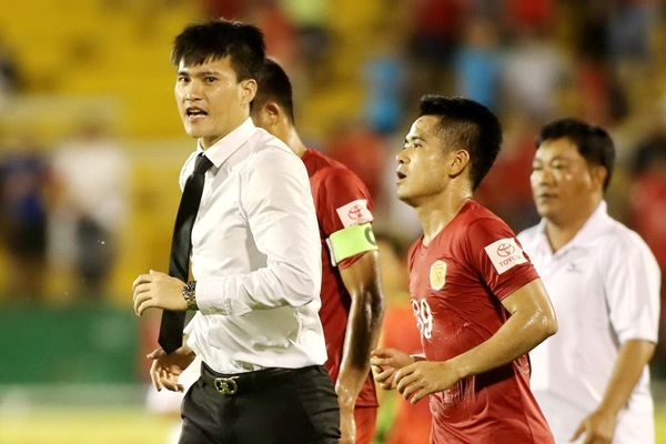 Xác nhận chia tay Hà Nội FC, Công Vinh đã nổ 'bom tấn' đầu tiên?