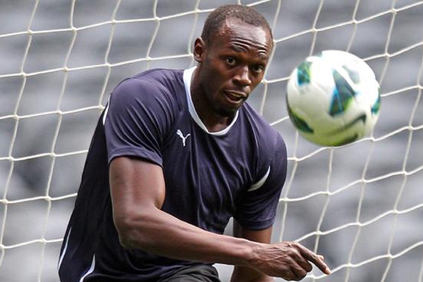 Sốc: Usain Bolt ký hợp đồng bóng đá chuyên nghiệp ở tuổi 31