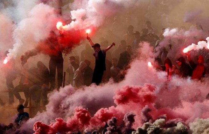NHM bóng đá đang bị đe dọa bởi 'sự nguy hiểm của pháo sáng'