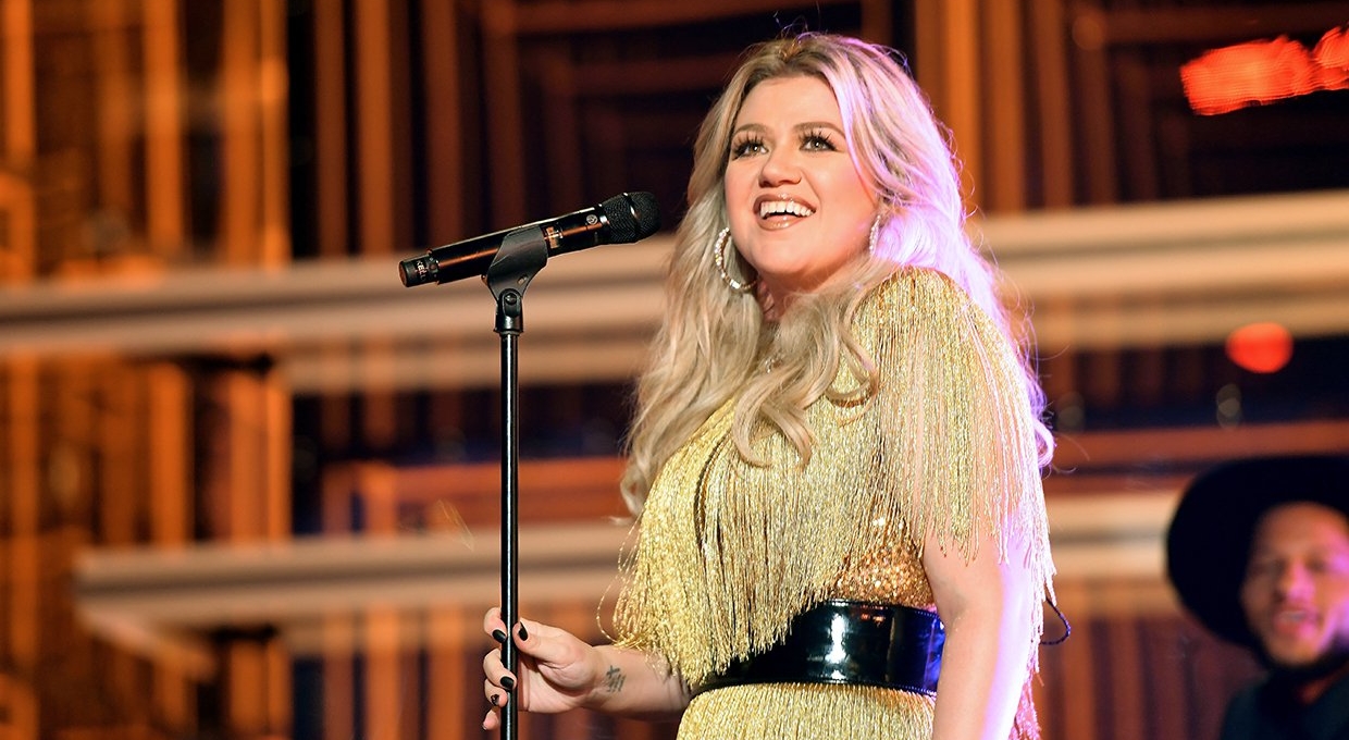 Ca sĩ Kelly Clarkson buộc phải giảm 20 kg vì 'Talk Show'