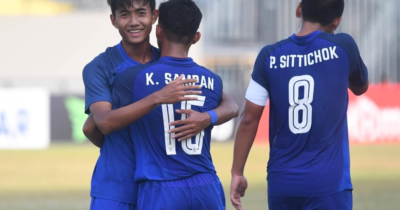 Thái Lan thắng 3 sao trong ngày rực sáng của tài năng trẻ 15 tuổi