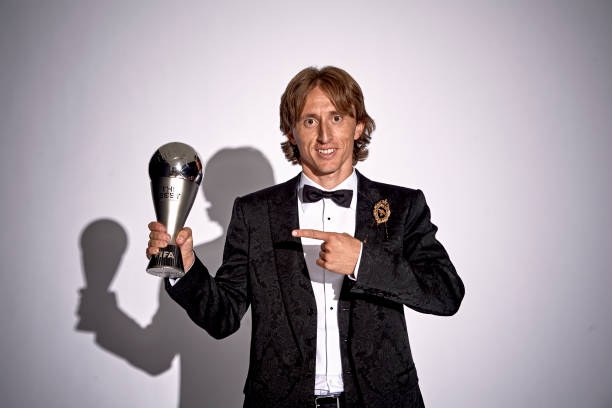 Vượt Ronaldo, Luka Modric đoạt giải Cầu thủ hay nhất năm