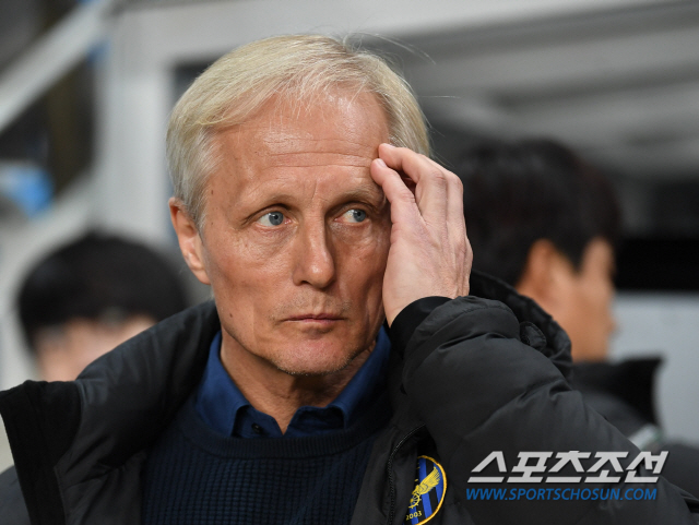 HLV Incheon United từ chức sau chuỗi trận bết bát