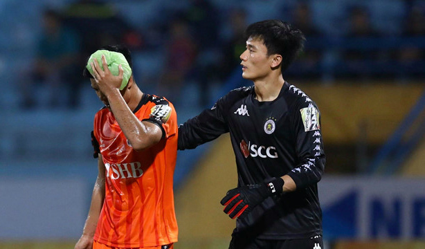 Bùi Tiến Dũng vẫn được vinh danh dù để thủng lưới ngày ra mắt Hà Nội FC