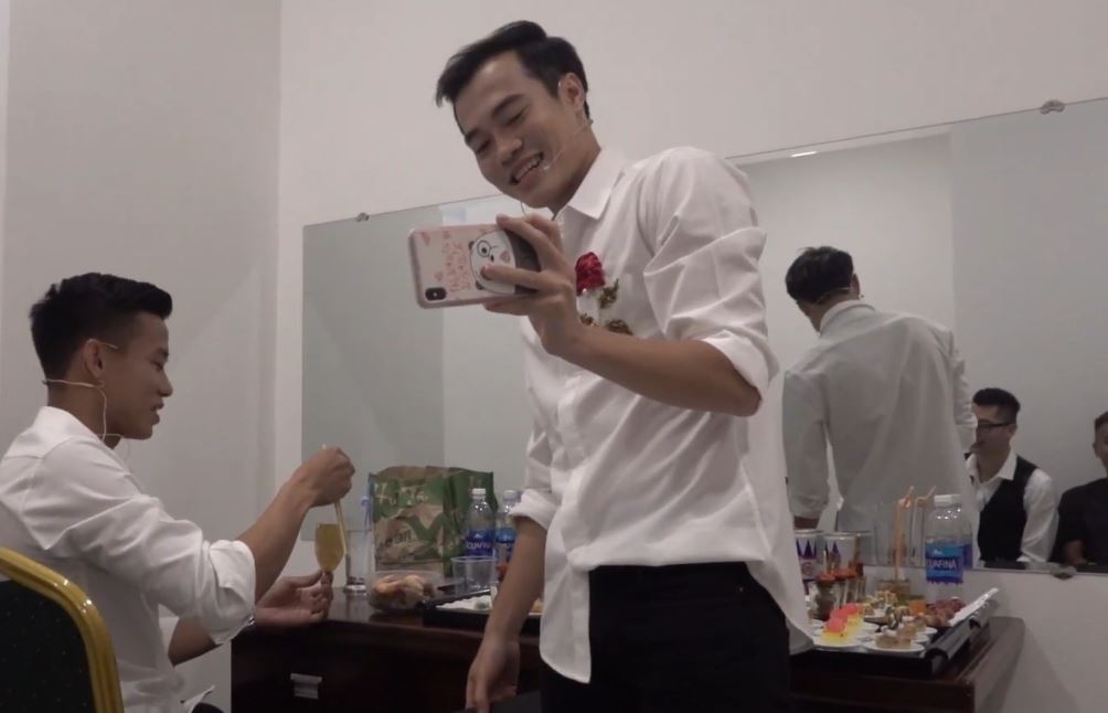 VIDEO: Văn Toàn bị gọi là mồm rộng khi hăng say làm 'Vê lốc'