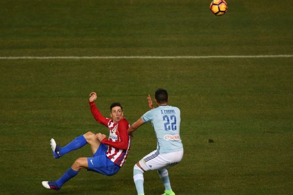 VIDEO: Torres tái hiện pha ghi bàn ngoạn mục của Thierry Henry