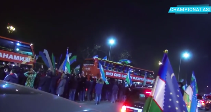 Người Uzbekistan đổ ra đường chào đón ĐT U23 vô địch châu Á