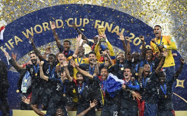 VIDEO: Khoảnh khắc Pháp nâng cao chức vô địch World Cup 2018