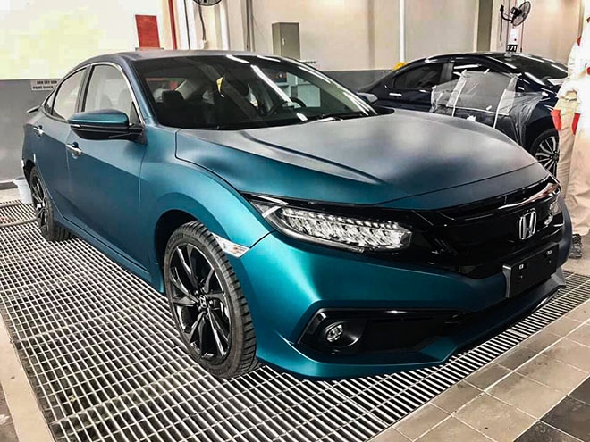 Khách hàng kết 'nổ đĩa' màu sơn mới của Honda Civic RS