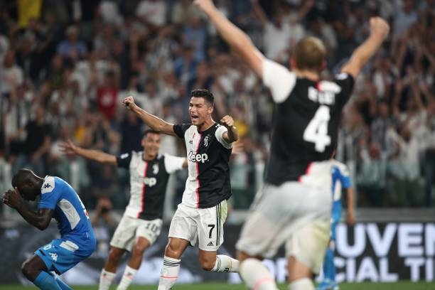 Ronaldo lập công, Juventus hạ Napoli trong cơn mưa bàn thắng 