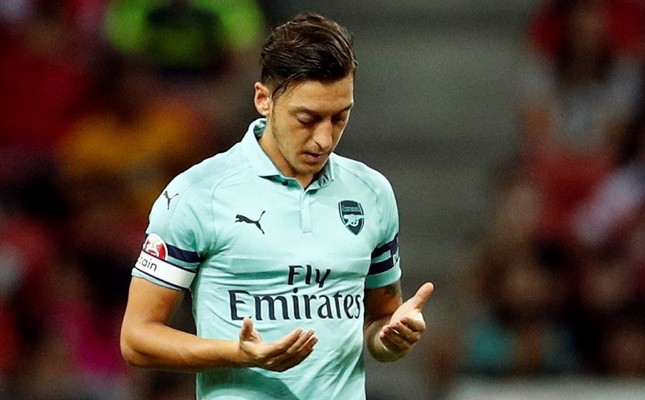 Ozil chọc giận Trung Quốc, Arsenal trả giá đắt 