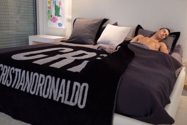 Tiết lộ phương pháp ngủ giúp Ronaldo 'hủy diệt' Serie A ở tuổi 34