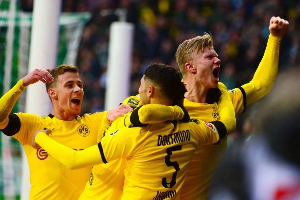 Haaland lập công, Dortmund áp sát ngôi đầu