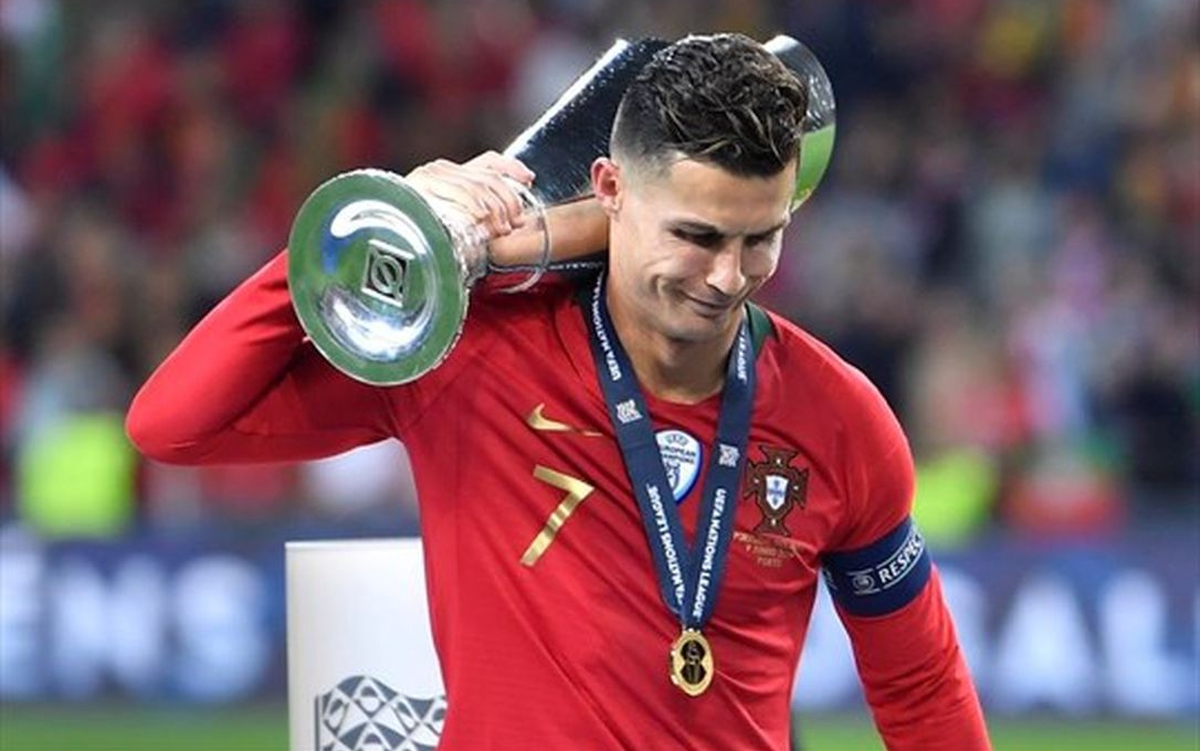 VIDEO: Tinh hoa của huyền thoại sống Ronaldo trong màu áo Bồ Đào Nha