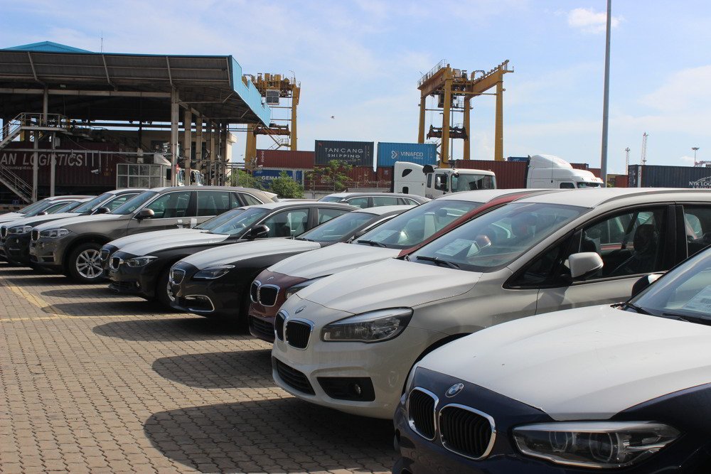 Lượng ô tô nhập khẩu về Việt Nam bất ngờ giảm mạnh
