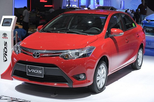 Hàng loạt ô tô Toyota tại Việt Nam giảm giá cả trăm triệu