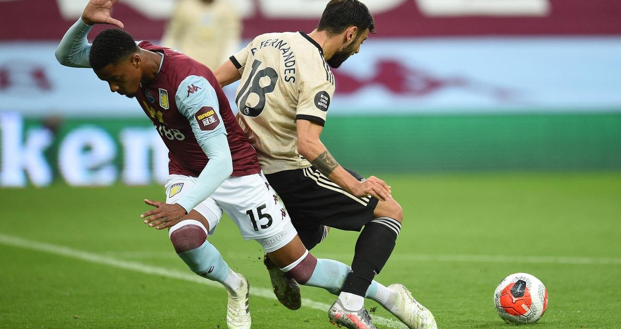 HLV Aston Villa gọi quả penalty dành cho MU là 'quyết định ô nhục'
