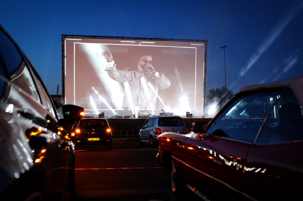 Malaysia mở 'rạp chiếu phim xe hơi', phục vụ khán giả trong ô tô