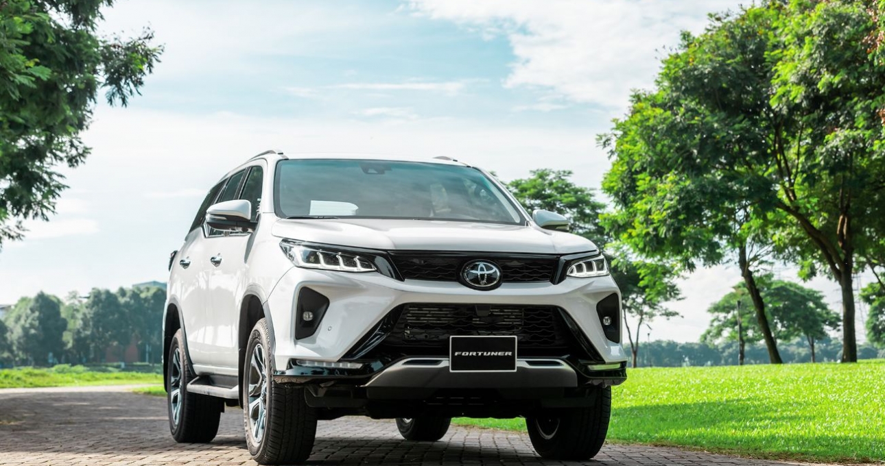Toyota Fortuner 2021 chính thức ra mắt tại VN, giá từ 995 triệu VNĐ