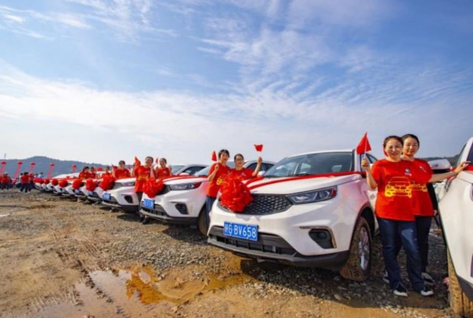 Công ty Trung Quốc 'chơi trội' tặng hơn 4000 xe hơi cho nhân viên