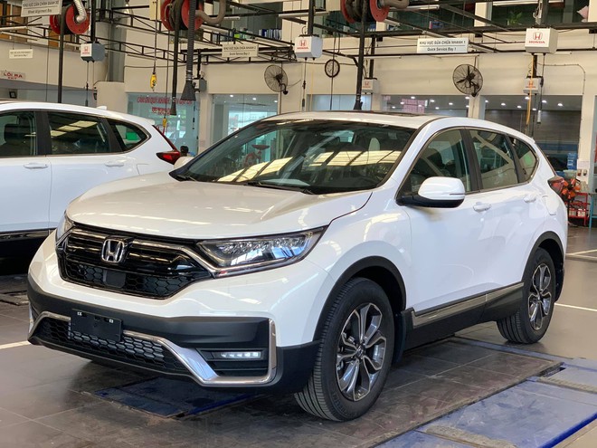 Honda CR-V giảm giá 'kịch sàn', cạnh tranh khốc liệt với CX-5